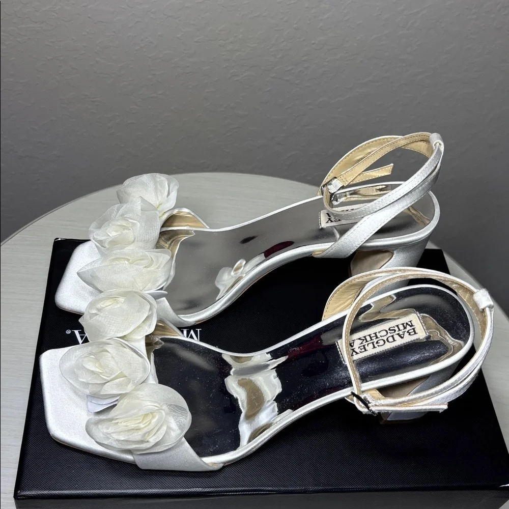 Badgley Mischka Carli Rosette Block Heels - Soft White Satin Size 8.5 NIB